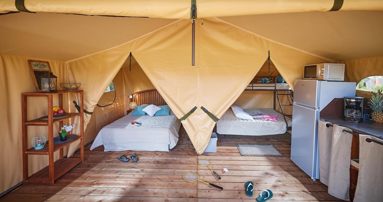 Camping Des Papillons Lalizolle Exterior photo