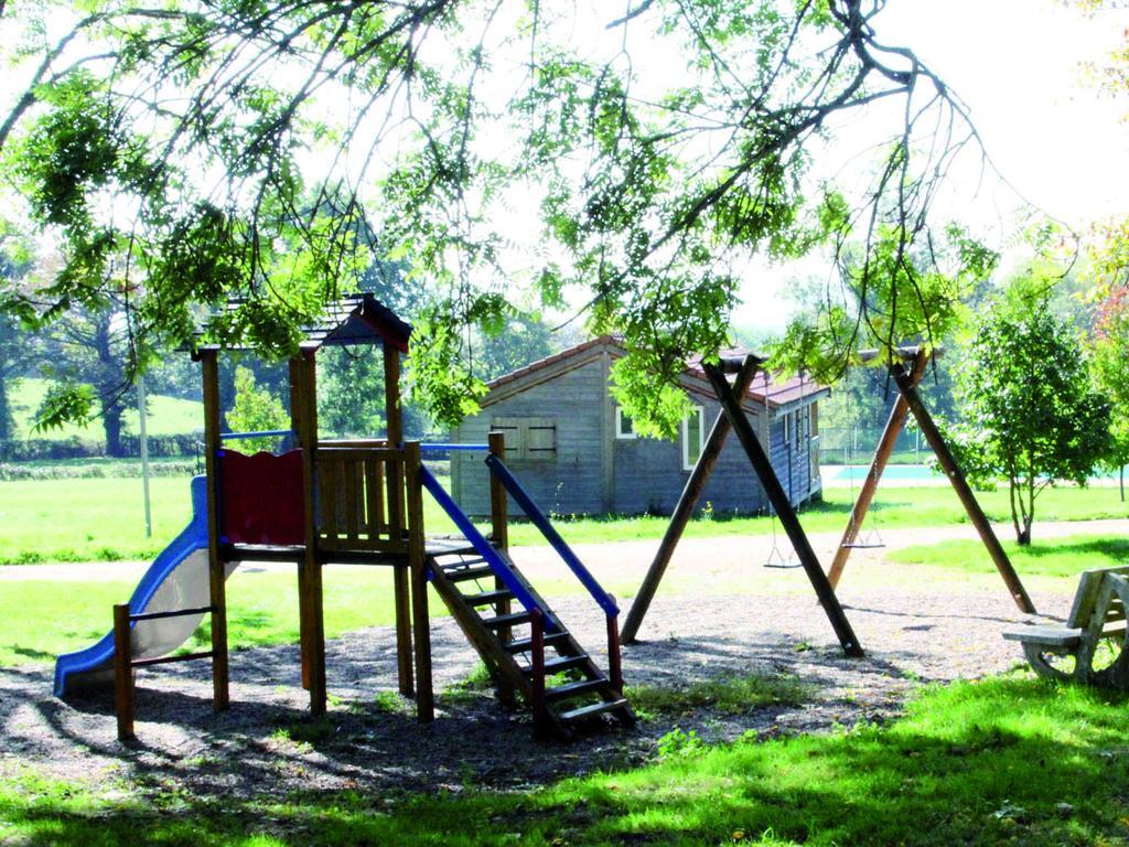 Camping Des Papillons Lalizolle Exterior photo