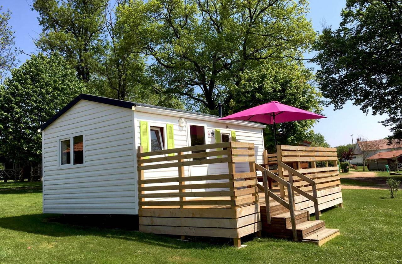 Camping Des Papillons Lalizolle Exterior photo