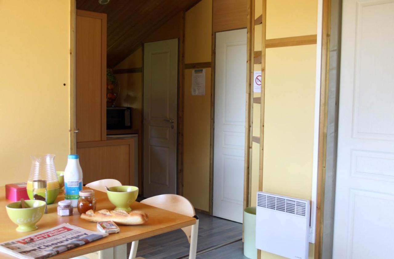 Camping Des Papillons Lalizolle Exterior photo